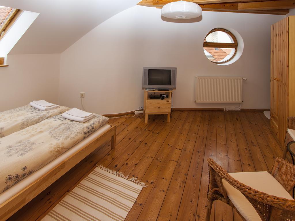 Amadeus Vendeghaz Otel Estergon Oda fotoğraf